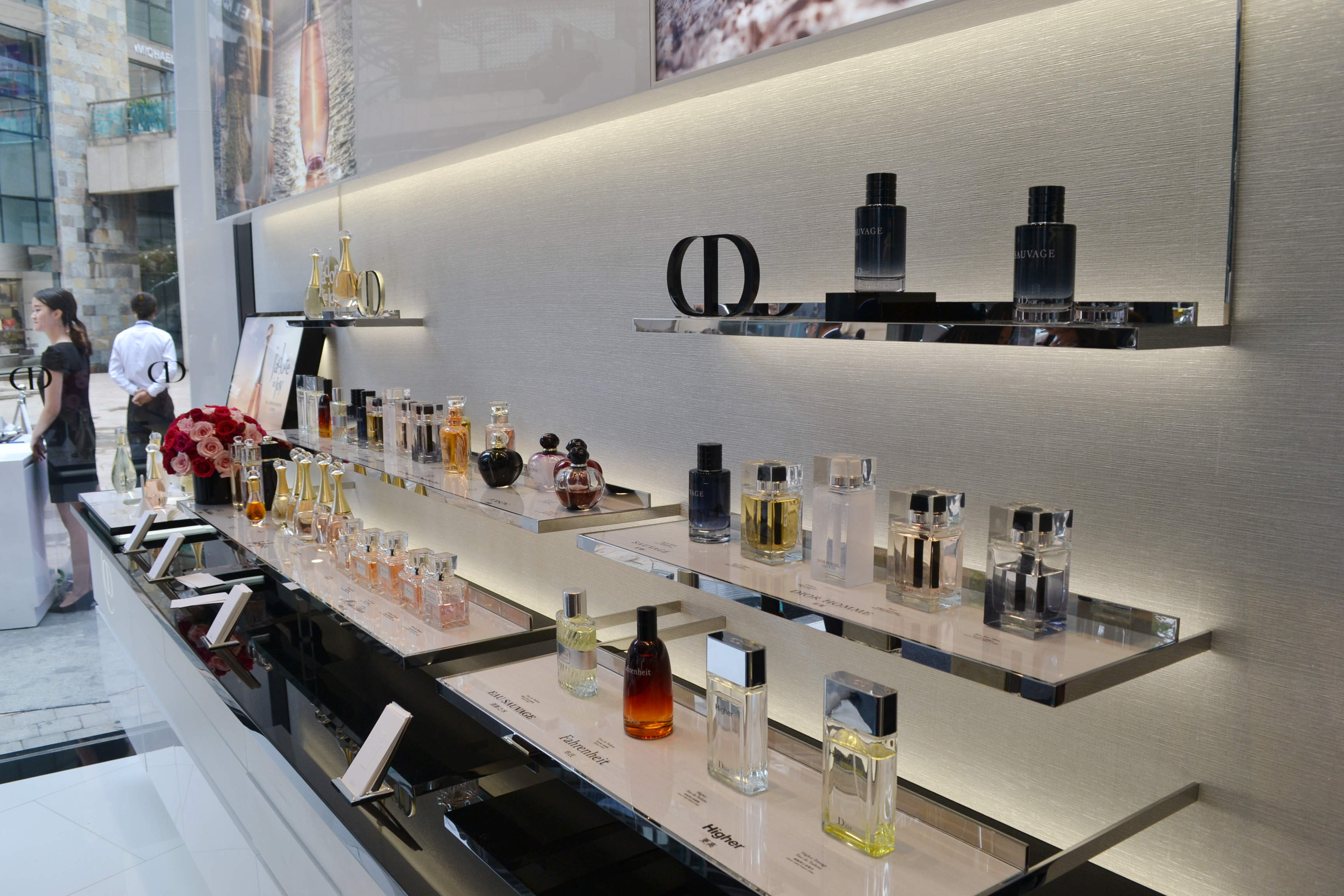 Dior迪奧后臺彩妝概念精品店于昆明順城盛大揭幕，開啟美妝新紀元